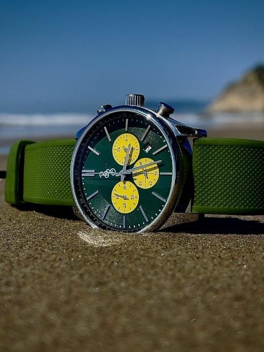 Zielono-żółty chronograf