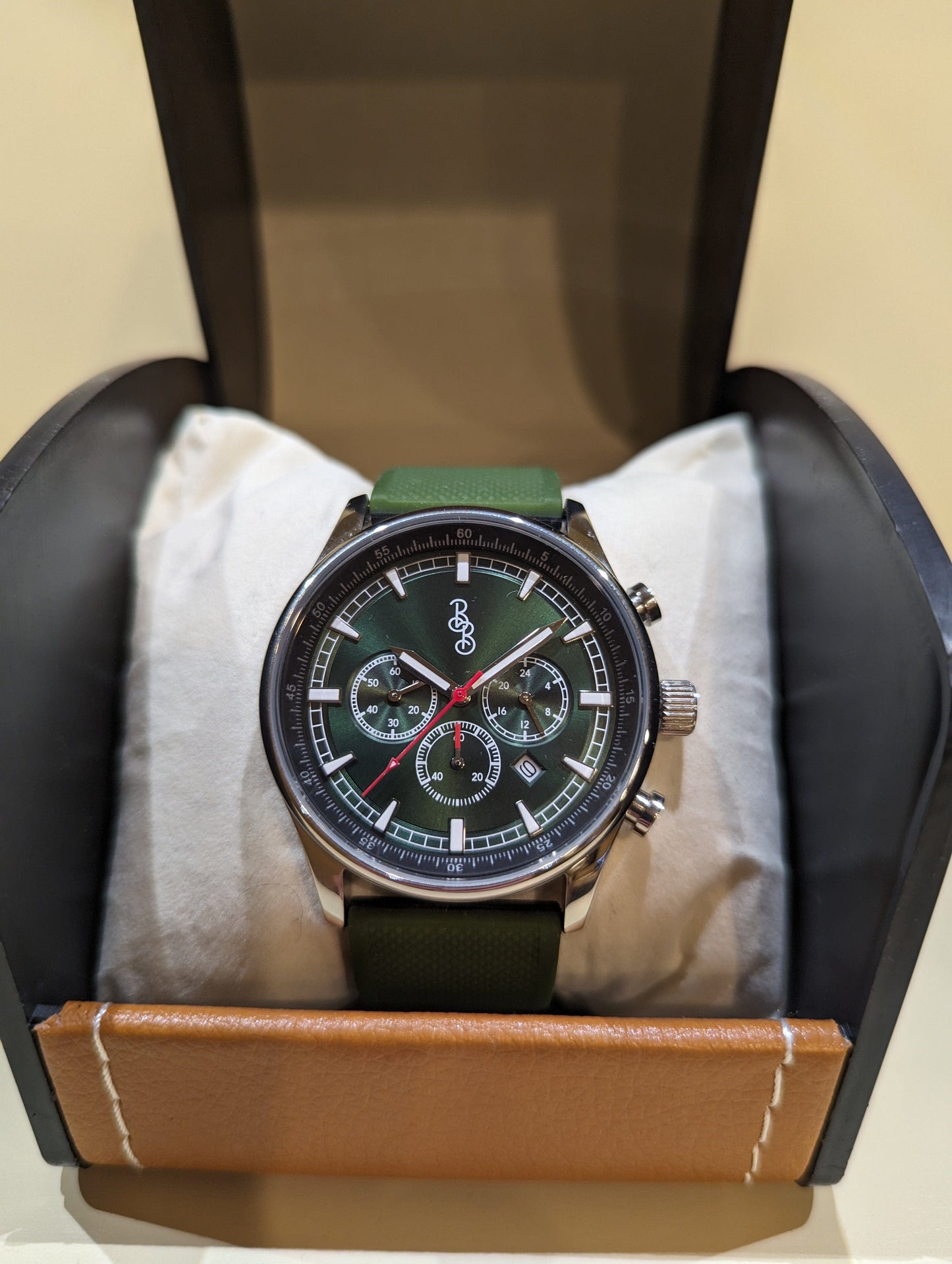 Zielony sportowy chronograf