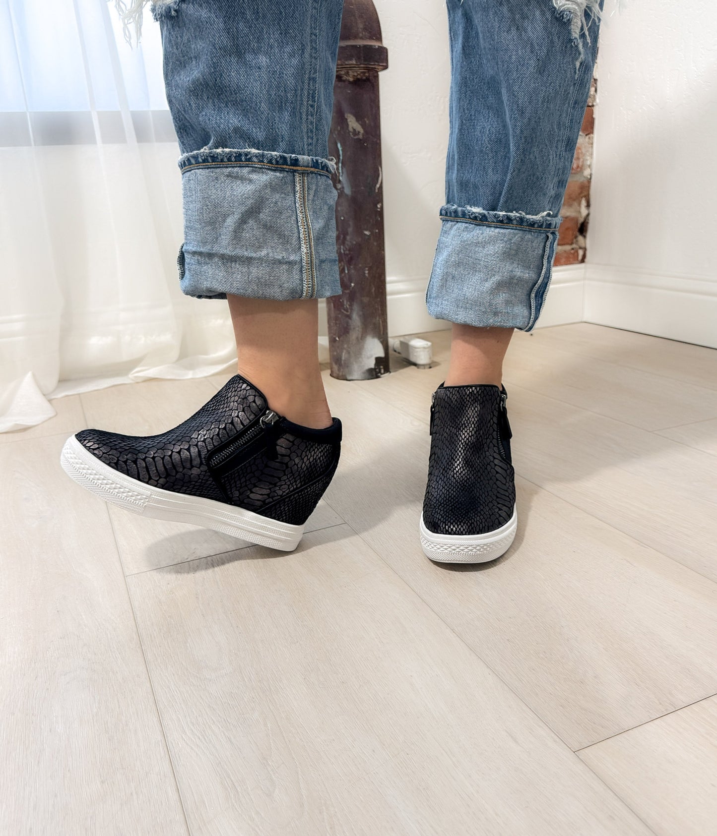 Timmibelle sneakersy na koturnie w kolorze czarnym