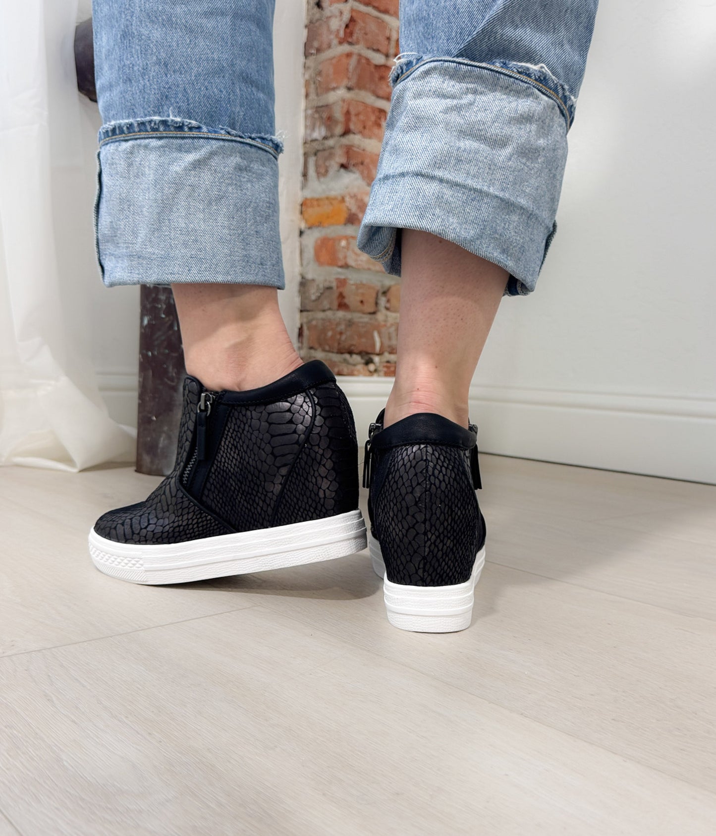 Timmibelle sneakersy na koturnie w kolorze czarnym