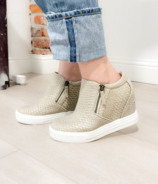 Timmibelle sneakersy na koturnie w kolorze kremowym