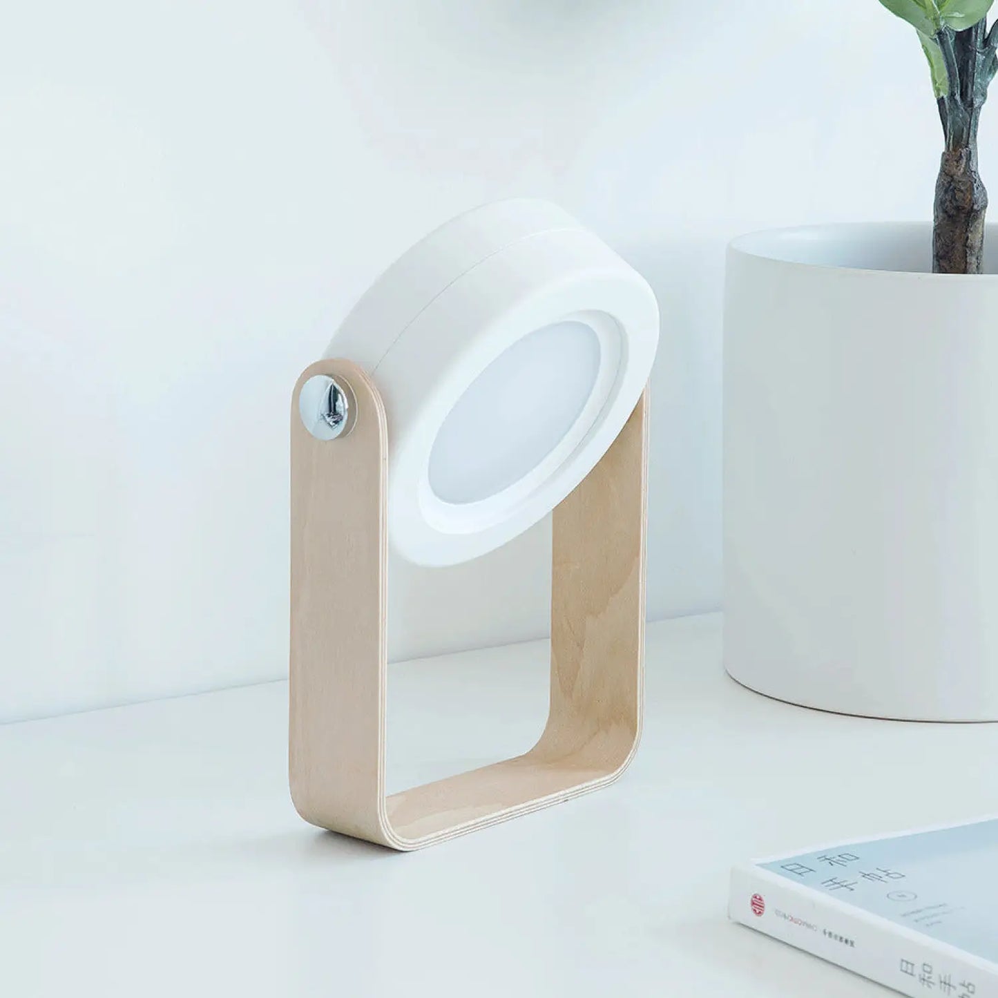 USB-uppladdningsbar och bärbar lampa med vikbar LED-ljusfunktion
