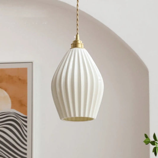 Vintage mässingsbelysning – eleganta sängbordsvägglampor för sovrum