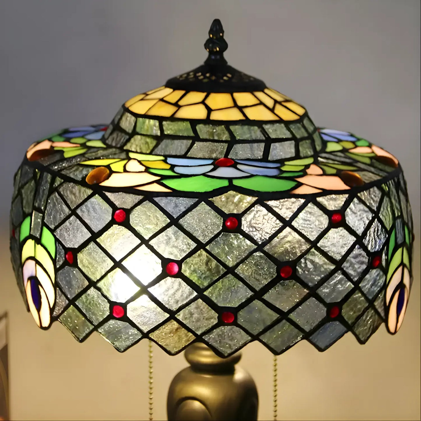 Vintage Tiffany Lampskärmar i Påfågelsglasarbete