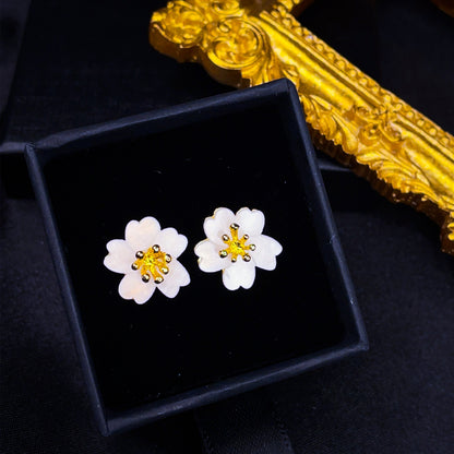 Weiße Blumen Ohrstecker